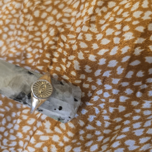 Golden eye ring. Adjustable size - Picture 2 of 4